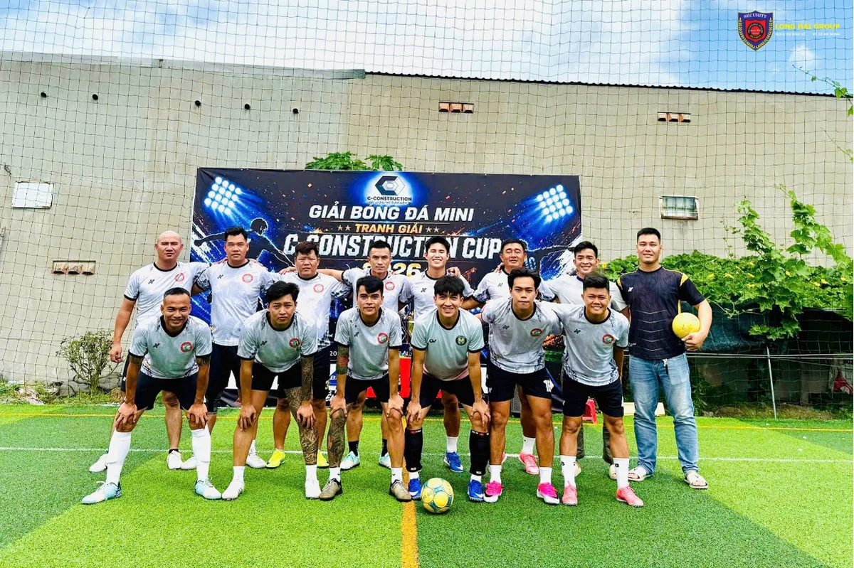 Đội h&igrave;nh thi đấu của Long Hải Group trước trận đấu
