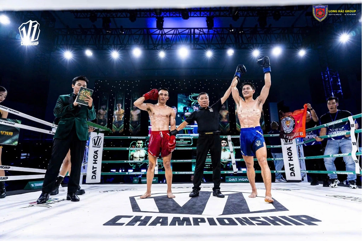 Võ sĩ Võ Minh Nghĩa chiến thắng trên đài đài V1 Championship