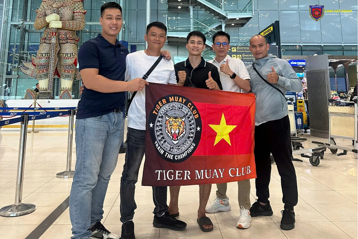 Đoàn võ sĩ Tiger Muay Club lên đường thi đấu